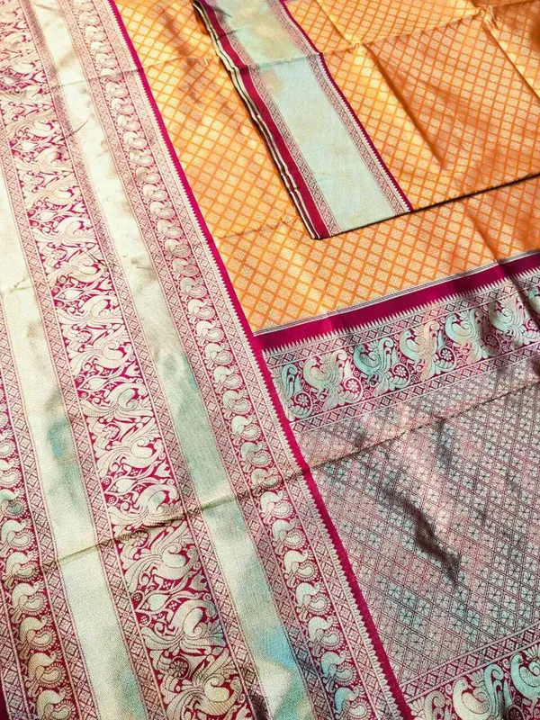 Magenta_Embellished_Bollywood_Jacquard_Saree_(Magenta)